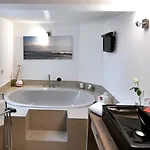 Отель Amical 4*